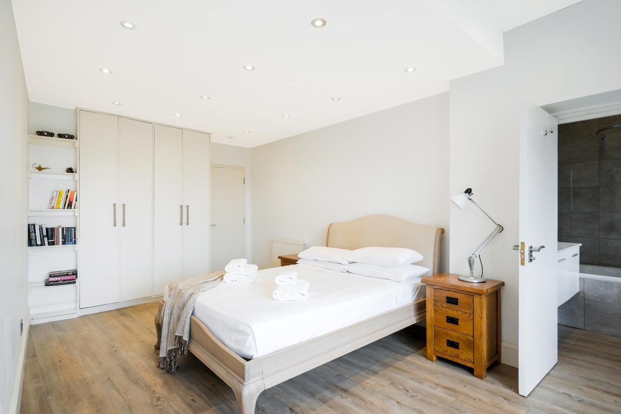 Ivy Little Venice Ii Pro-managed Apartment
