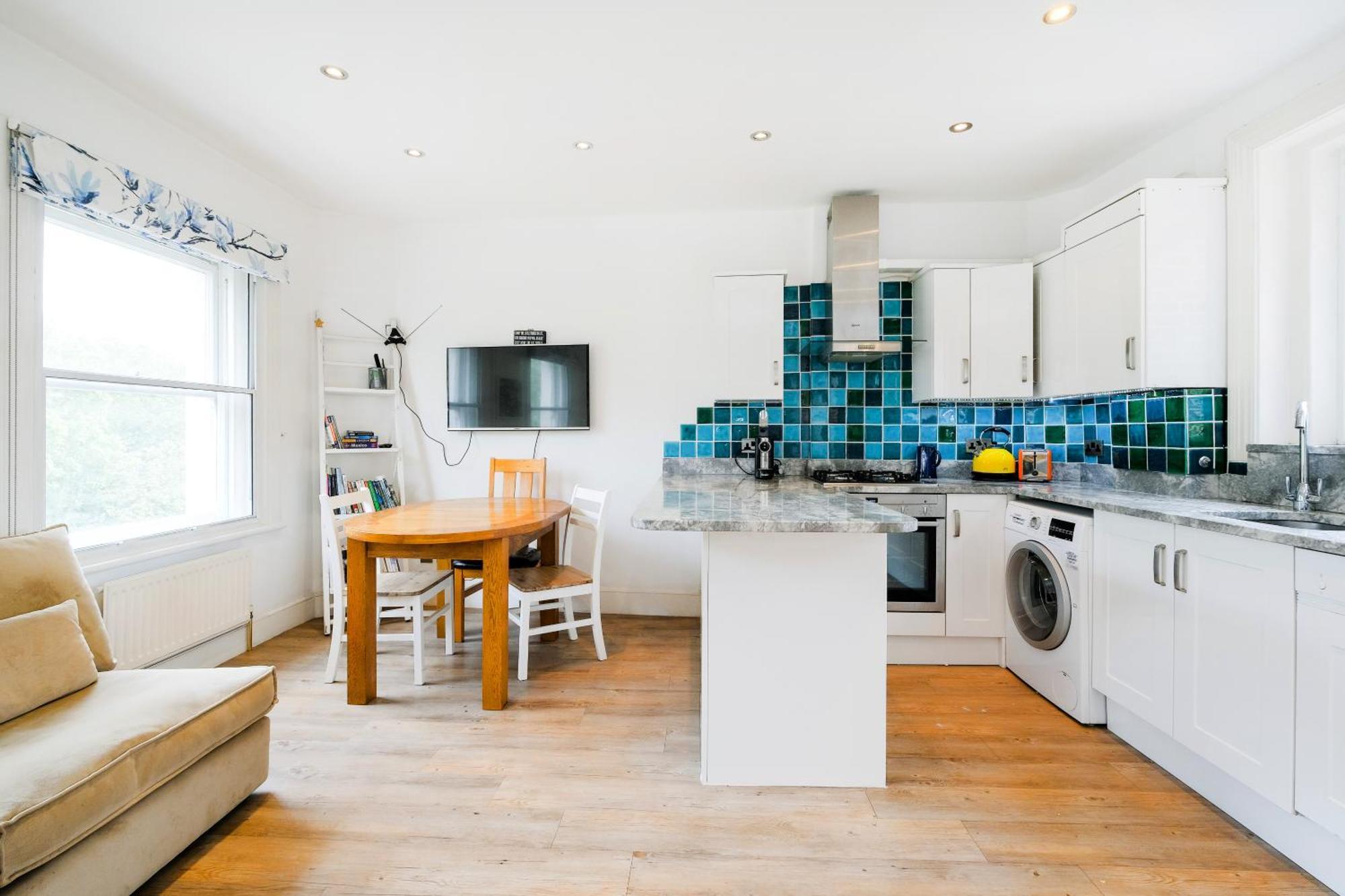 Ivy Little Venice Ii Pro-managed Apartment